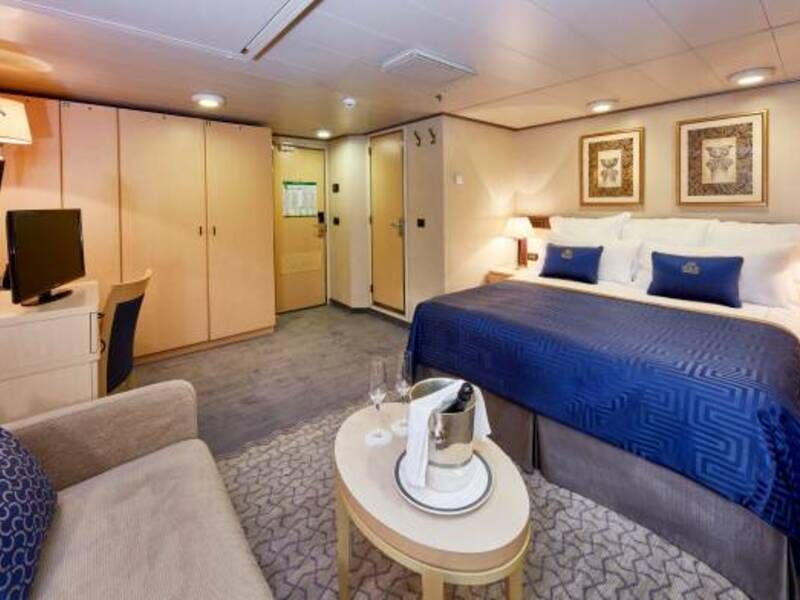 Britannia Deluxe Inside